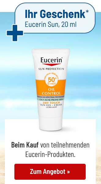 Eucerin Sun Oil Control SPF 50+ Sonnencreme-Tube vor Strandhintergrund, Hinweis auf Gratisprobe beim Kauf teilnehmender Eucerin-Produkte.