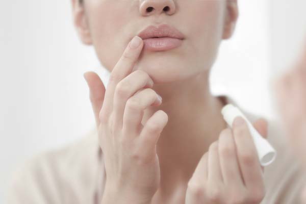 Kann eine Erkältung Lippenherpes hervorrufen?