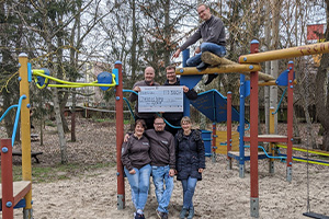 Spende an KITAs und Jugendclub Spende an KITAs und Jugendclub