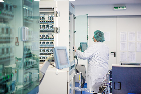 PTA bedient Verblisterungsgeräte PTA bedient Verblisterungsgeräte