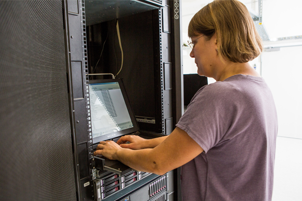 IT Administration durch eine mycare Mitarbeiterin IT Administration durch eine mycare Mitarbeiterin