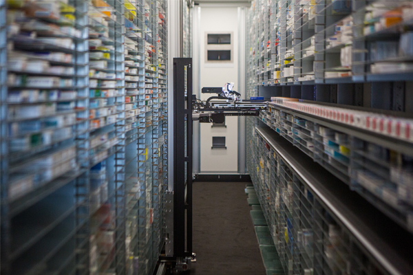 Kommissionierautomat steuert und verwaltet selbstständig Kommissionierautomat steuert und verwaltet selbstständig